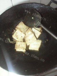 美丽的糖醋酱油豆腐做法图解4)