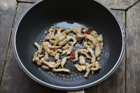 美味滑肉炒河粉做法图解6)