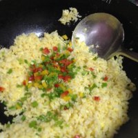 美味的黄金蛋炒饭做法图解8)