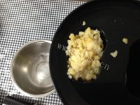 颜色好看的玫瑰馅绿豆糕做法图解4)