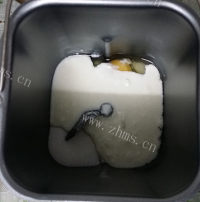 美味的酸奶吐司（一键式）做法图解3)