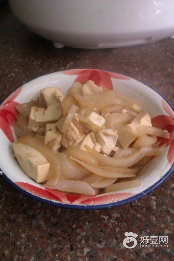 洋葱烧豆腐