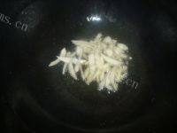 家庭韭苔炒豆干做法图解2)