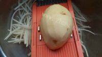 家常菜醋溜土豆丝做法图解2)