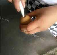 可口的巧克力蛋做法图解3)