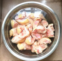 滋补笋干焖烧猪蹄做法图解3)