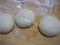 自制豆沙小餐包做法图解5)