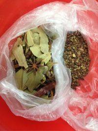 下酒菜卤煮花生做法图解2)