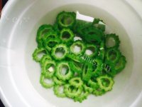 美味的凉拌苦瓜做法图解7)