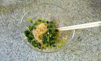 易做的凉拌菠菜粉丝做法图解7)