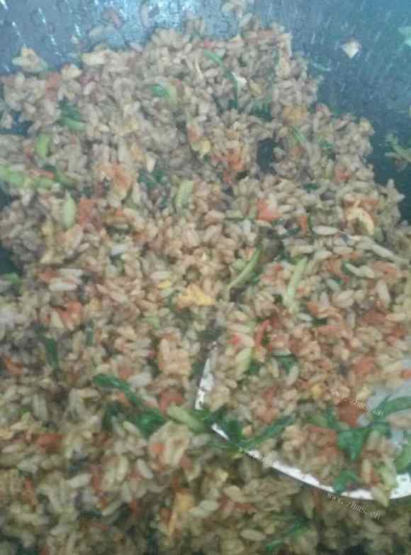 香气浓郁的酱油炒饭