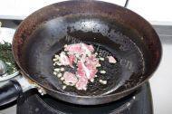 「首发」蘑菇炒肉做法图解5)