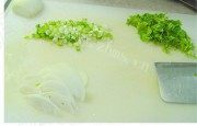 简易越南牛肉河粉做法图解4)