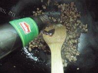 家常菜肉末烧茄子做法图解12)