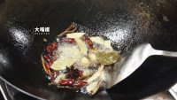 紫苏炒石螺做法图解5)