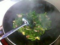 软嫩的芹菜肉丝做法图解5)
