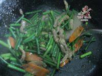 常吃不腻的蒜苔炒肉