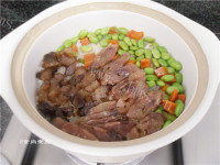 美味的腊味煲仔饭做法图解19)