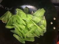 家常菜莴苣炒肉做法图解5)