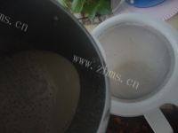 简易的黑豆核桃豆浆做法图解7)