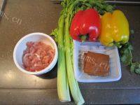 家常菜芹菜香干炒肉丝做法图解1)