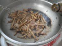 家常菜五花肉炒茶树菇做法图解8)