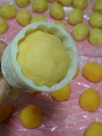 自制奶黄月饼做法图解8)