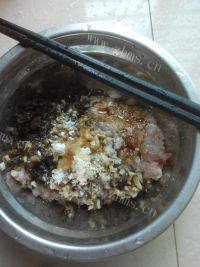 家常香菇木耳蒸肉做法图解3)