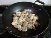 美味的啤酒红烧羊肉做法图解3)