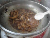家常菜五花肉炒茶树菇做法图解12)