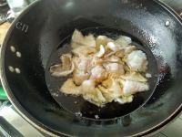 美味的鲈鱼豆腐汤做法图解4)