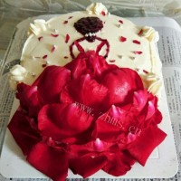 香甜可口的玫瑰蛋糕