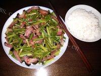 「家庭版」蒜苗炒腊肉做法图解8)