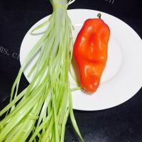 好吃的韭黄肉丝做法图解1)