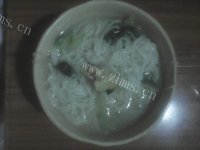 鲜美的鸡蛋白菜面做法图解6)