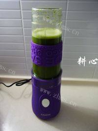 美味的菠菜鱼丸汤做法图解5)