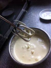诱人的蛋黄小饼干做法图解2)