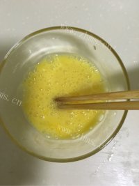 五彩虾仁蛋炒饭做法图解6)