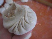 自己做的酸菜肉包子做法图解12)