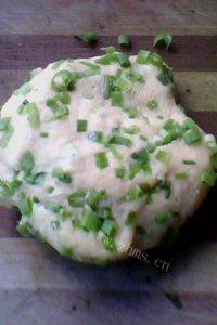 秀色可餐的鸡蛋葱油饼做法图解8)