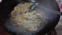 好吃的酸菜肉酱米线做法图解9)
