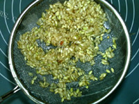美味鲜花生糙米浆做法图解3)