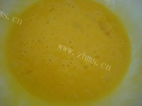 香喷喷的蛋黄小饼做法图解2)