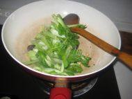 家庭版香菇炒青菜做法图解6)