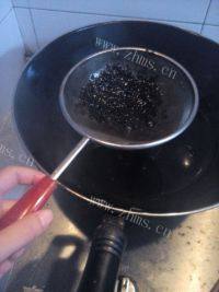自制美味的龟苓膏做法图解5)