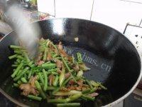 「DIY美食」豇豆炒肉做法图解9)