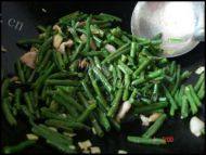 家常菜肉炒豇豆角做法图解3)