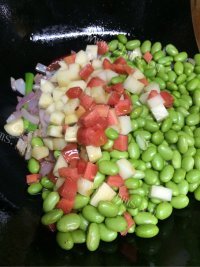 家常菜毛豆炒鸡丁做法图解5)