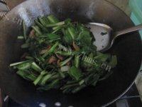 家常菜小白菜炒肉做法图解9)