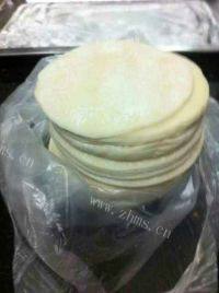 自制芹菜肉饺子做法图解9)